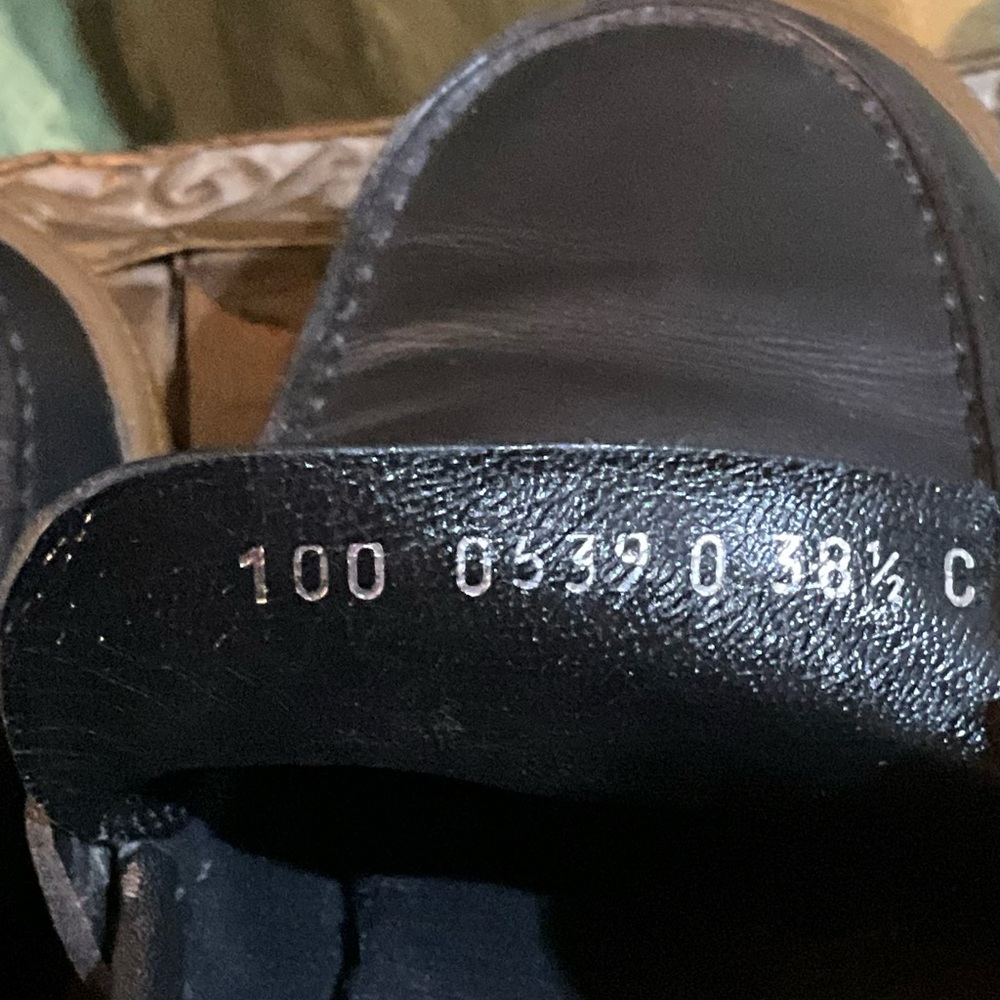GUCCI Horsebit Accent Leather Loafers - Picture 7 of 8
